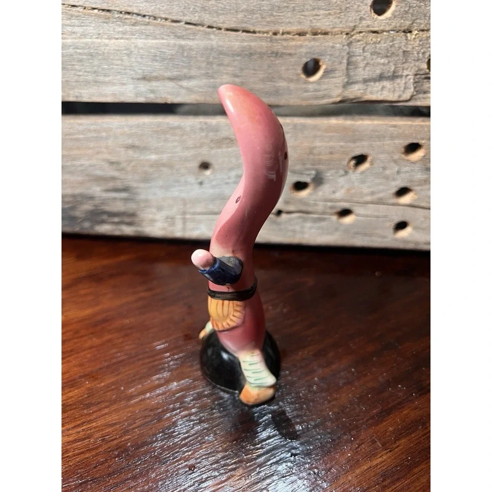 SHAKER SINGLE CERAMIC ANTHROPOMORPHIC Pink Spoon Vintage Kitschy‎ Unique 1950's